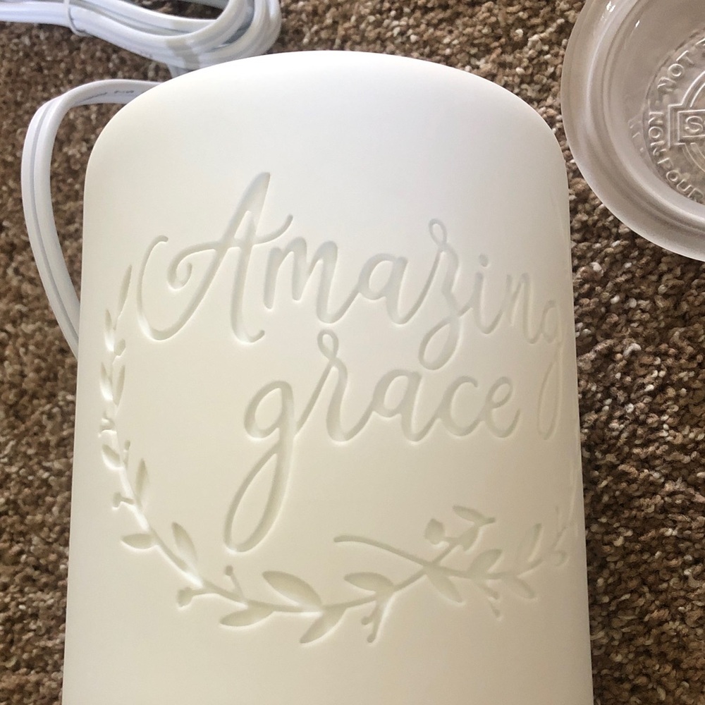 Scentsy Amazing Grace wax warmer New in Box - Picture 6 of 8